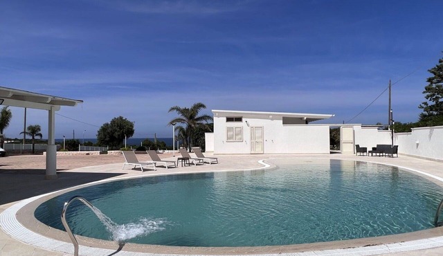 Private Villa with WIFI, private pool, A/C, TV, veranda, panoramic view, close to Polignano a Mare