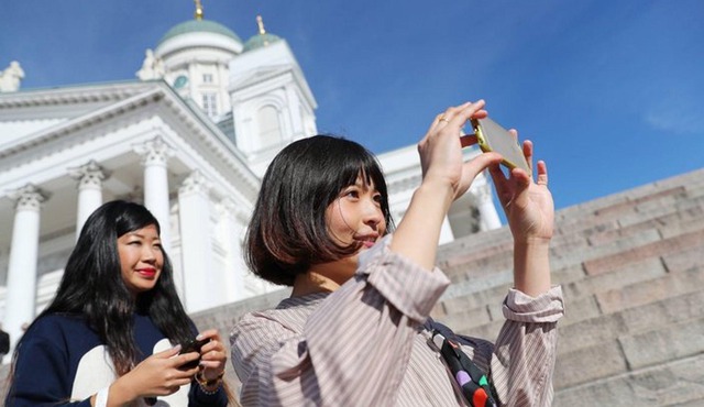 Private VIP Guided Helsinki City Tour (snacks & water incl)