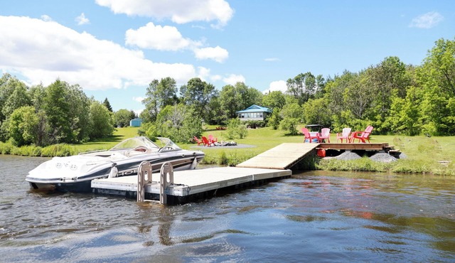 Private Waterfront Cabin with Hot Tub & Swim/Boat Dock