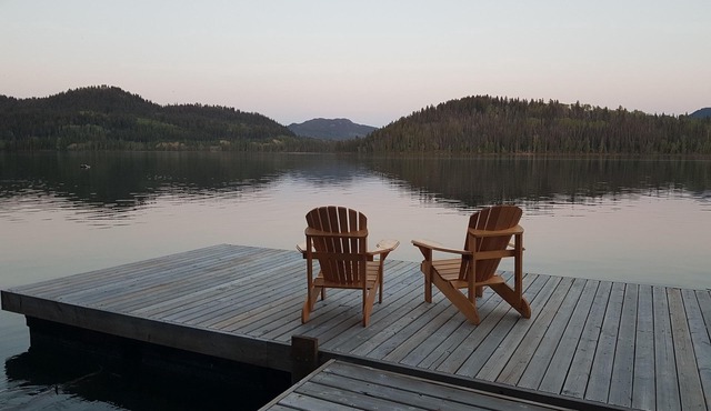 Private Waterfront Cottage on Lac des Roches
