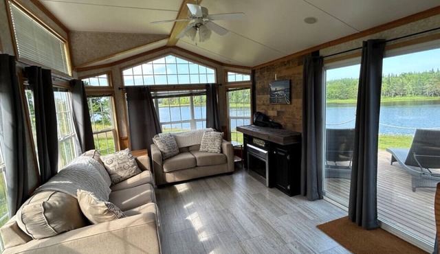 Private Waterfront Getaway