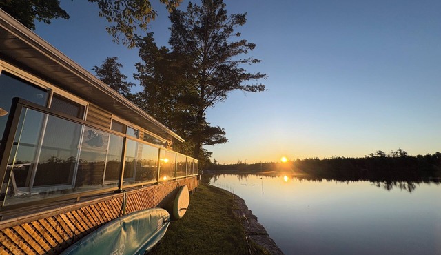 Private Waterfront Point |Surrounded by Water, Fire Pit & Kayaks Included