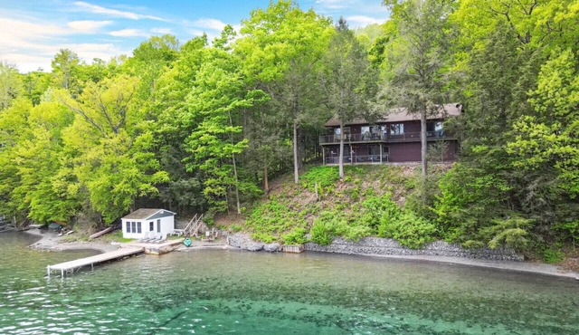 Private Waterfront-Sleeps 12
