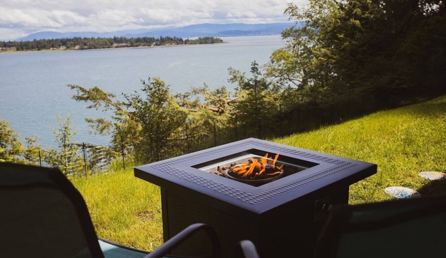 Private Waterfront Family Home- Amazing Views