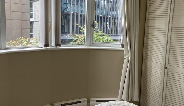 Private West Coast Townhouse Downtown in Coal Harbour - Walk to FIFA