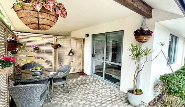 Private West Wing Apartmentnconvenient to City but Semi Rural Location