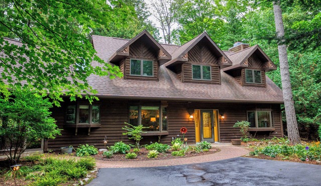Private, Wooded Lot - Sleeps 10 - Asher Manor