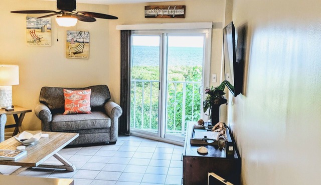 {PRIVATELY OWNED} This 2 bedroom has everything you need. with a Fantastic view.