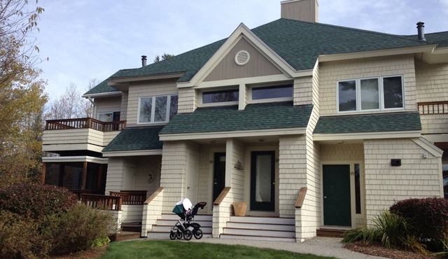 Privately-Situated Forest Knoll Condo Near Town Square, Perfect for Families