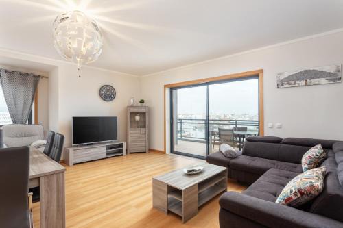 Privilege Apartment Galichet with Rooftop Pool, Village Marina - Olhão