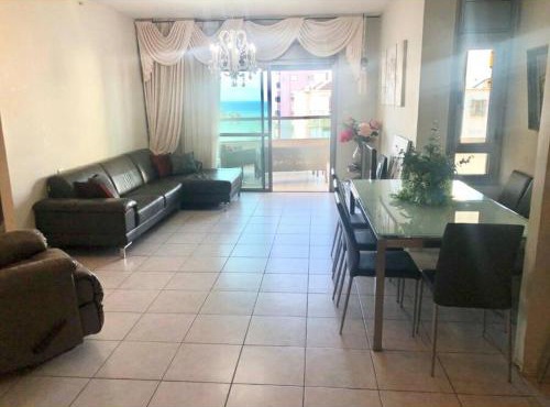 proche kikar , piscine, spacieux et agréable