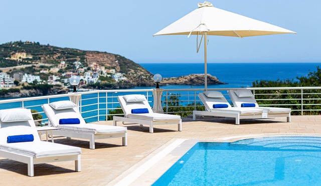 Promitheas Villa, with Pool & Heated Spa Whirlpool, ΒΒQ Facilities, Playground