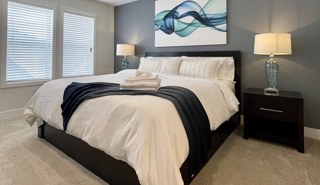 Promontory Paradigm - King Bed/Mountain Views/A/C/Self Check-in/ LONG STAYS