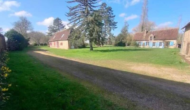 Property with two houses/sleeps 24