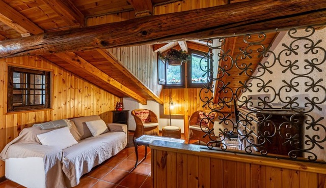 🏠 PROPERTY DESCRIPTIONWelcome to Casa Alpina, in the heart of La Thuile, Valle d’Aosta. A typical mountain apartment, cozy and comfortable, immersed in the tranquility of an alpine village. Ideal for those seeking relaxation, nature, and ski slopes