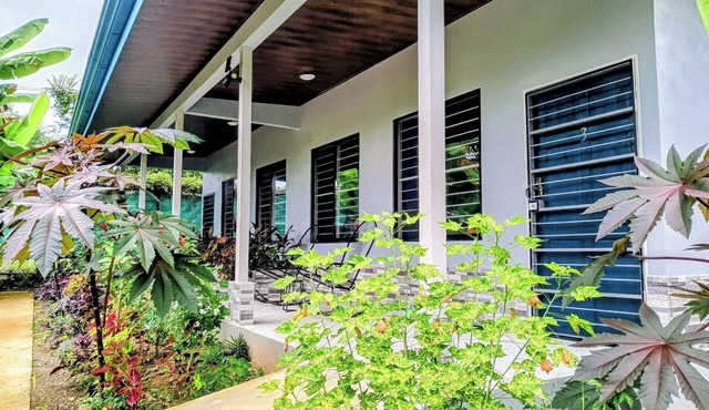 Property for 14 People w/AC, WiFi- 5 Mins to Beaches-30 Mins. to National Park