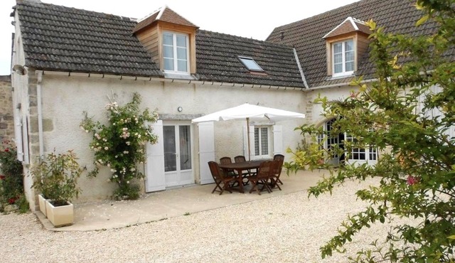Property With seasonal pool, four-star cottage in the heart of the Loire Valley .