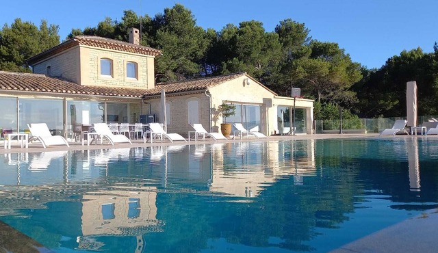 Property with unique view in a quiet area with fitness, hammam and jacuzzi