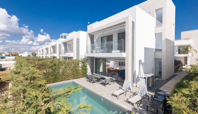 Protaras Azure Villa AZV15 - a villa that sleeps 7 guests in 3 bedrooms