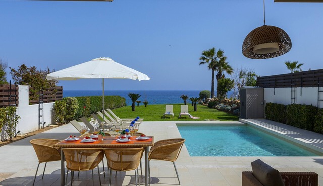 Protaras Beachfront Villa Pietra