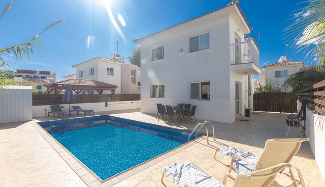 Protaras Blue River Villa BR26 - a villa that sleeps 7 guests in 3 bedrooms