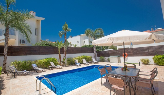 Protaras Delfini Villa DV27 - a villa that sleeps 6 guests in 3 bedrooms