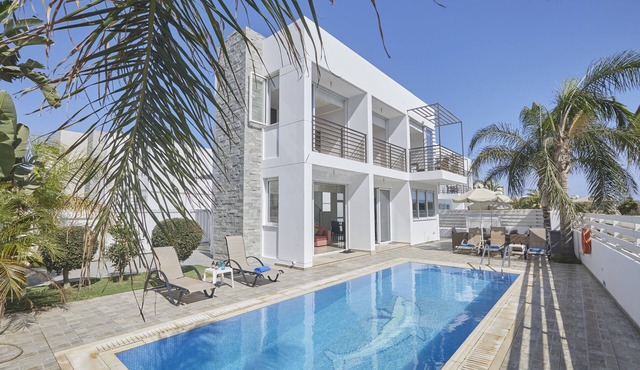 Protaras Pearl Villa PE17 - a villa that sleeps 6 guests in 3 bedrooms
