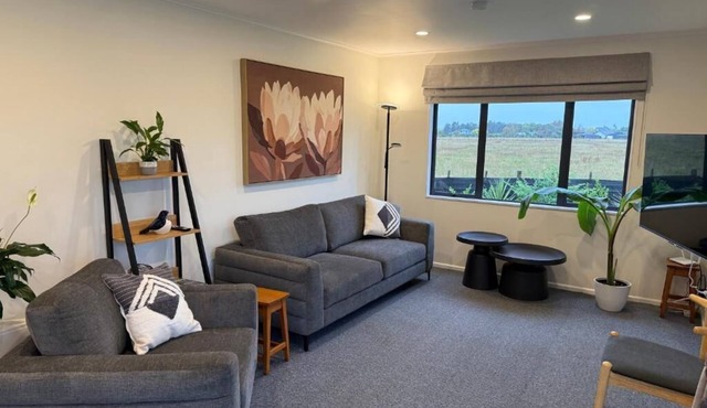 Protea Cottage. Relax-Explore-Work. 3km to Town.