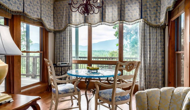 Provence Chalet Retreat - Deck, Balcony, Fireplace