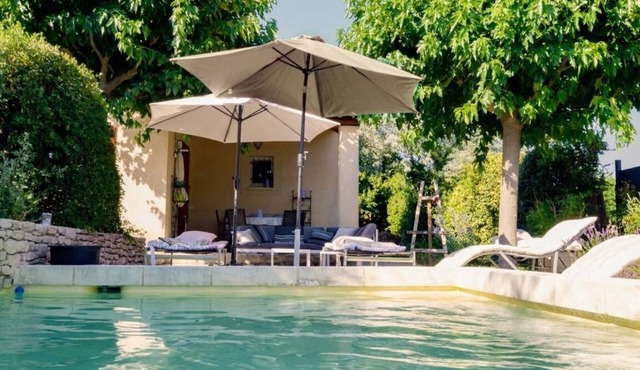 PROVENCE-LUBERON- OPPEDE grand standing-design, comfort, view and private pool.