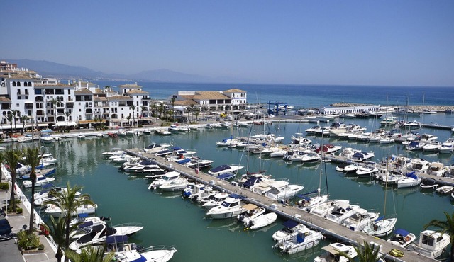 puerto duquesa front line marina apartment