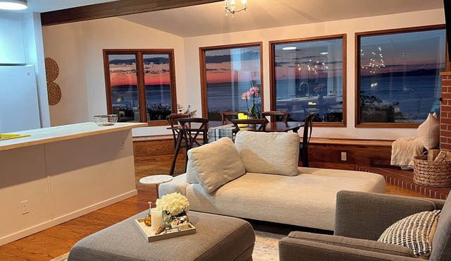 Puget Sound Retreat Panoramic Waterfront Views Unforgettable Sunsets