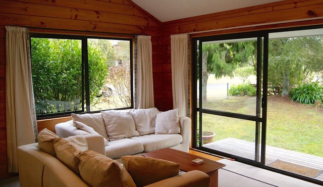 Puka Lodge (Front dwelling) - Pukawa Bay Home