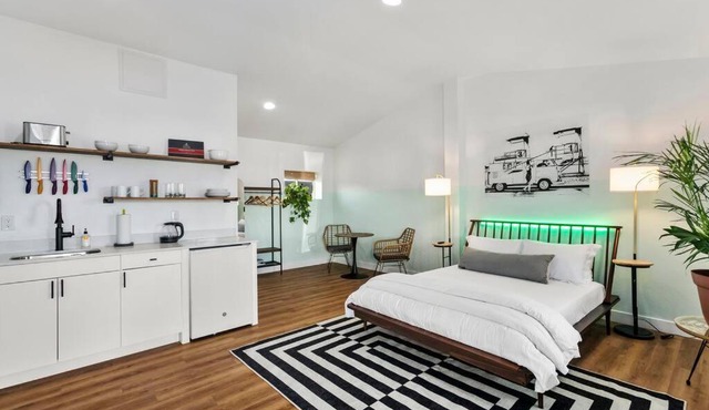Pulemoku Studio suite.komo nui