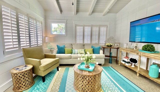Pup Friendly~ Quiet Laguna Beach Cottage~ Remodeled ~4 Doors to the Beach via Acess #81
