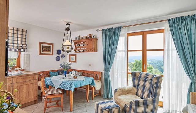 Pure romance & tranquillity - time out on the edge of the forest with mountain views and a tiled stove