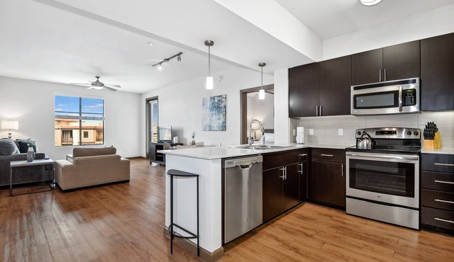 PURE SUITES DESERT RIDGE 2 BED POOL GYM WALK SHOPS/DINING