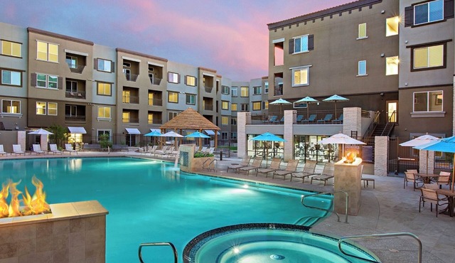 Pure Suites One Bedroom Desert Ridge Gym Pool Pickleball Tennis Golf Simulator