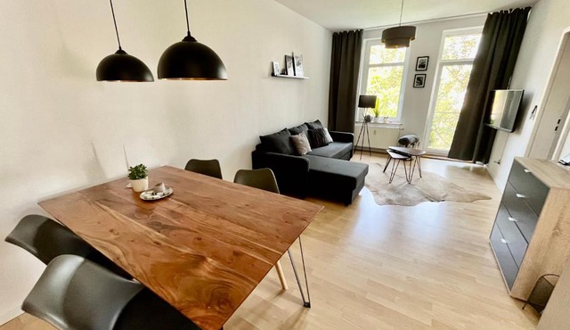 Purer Luxus mit 2 Schlafzimmern, Balkon und Privat-Parkplatz
