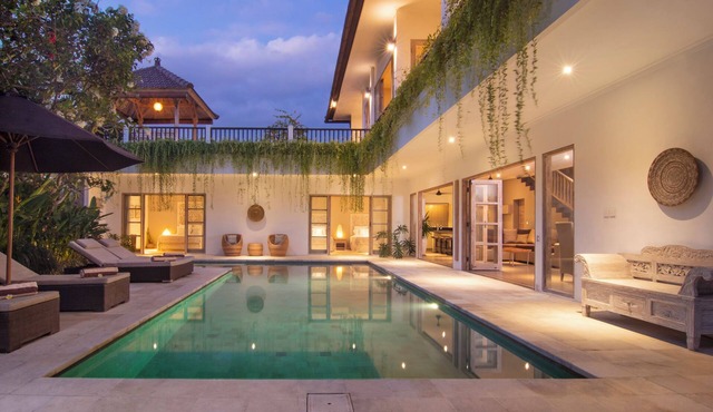 Puri Temple; fully serviced 3 Bedroom Villa, central Canggu, close to the beach.