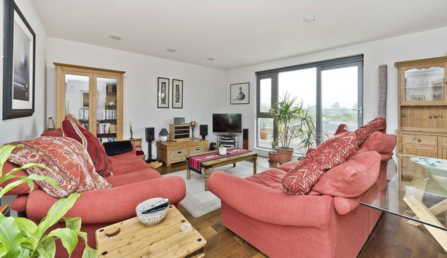 Putney Rooftops - Two Bedroom Apartment, Sleeps 4