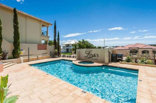 Pyramids Hideaway with Pool - Walk to Beach and The Cut Golf Course
