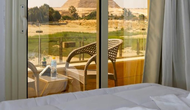 Pyramids Land Hotel