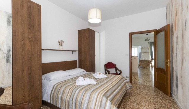 Pythagoras Functional Flat x4 with Balcony