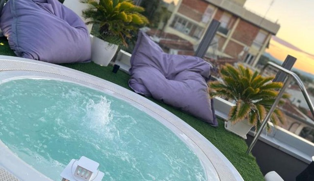 Q Hotel