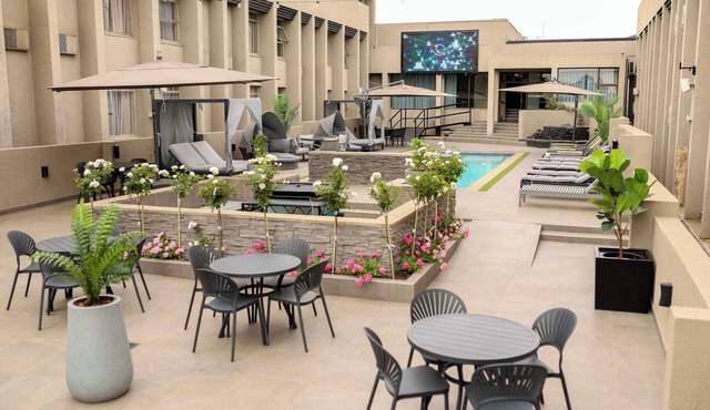 Q's Evander Hotel and Apartment