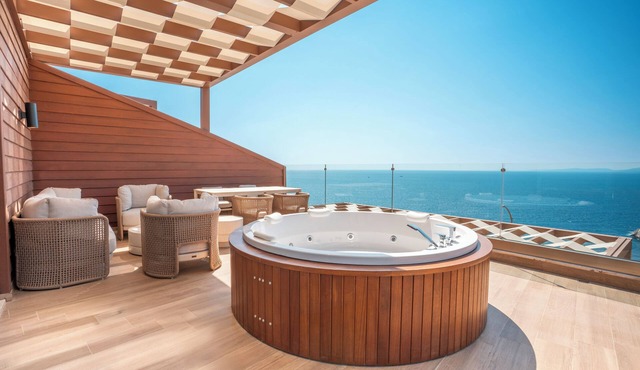 Qlusive Hotel
