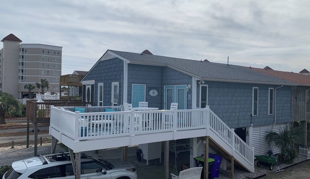 Quaint 2-bedroom townhome with AC in North Topsail Beach