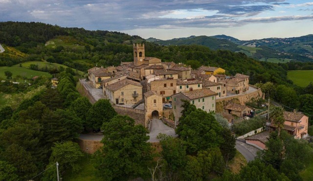 Quaint apartment nestled in a timeless hamlet