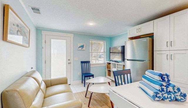 Quaint beachfront duplex in ideal location with screened lanai & free trolley